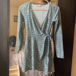 Hollister Green and White Floral Long Sleeve Dress
